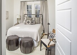 The Louis Hotel