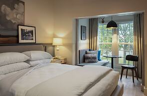 The Louis Hotel