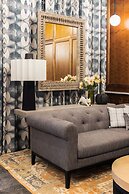 The Louis Hotel