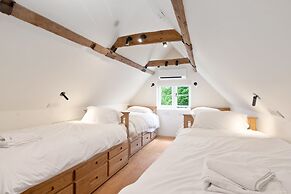 The Manor at Minstrel Court