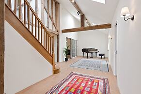 The Manor at Minstrel Court