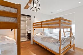 The Manor at Minstrel Court