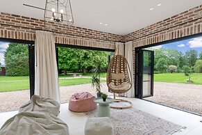 The Manor at Minstrel Court