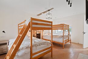 The Manor at Minstrel Court