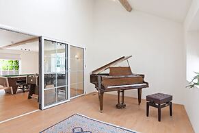 The Manor at Minstrel Court