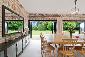 The Manor at Minstrel Court