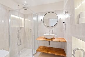 The Manor at Minstrel Court