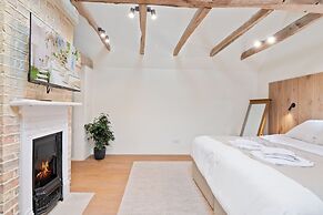 The Manor at Minstrel Court