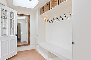 The Manor at Minstrel Court