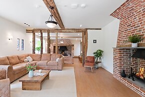 The Manor at Minstrel Court