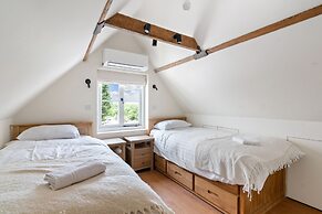 The Manor at Minstrel Court