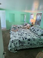 The Boat House - Water Front, Wifi, Pet Friendly 1 Bedroom Home by Red