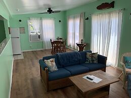 The Boat House - Water Front, Wifi, Pet Friendly 1 Bedroom Home by Red