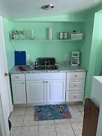 The Boat House - Water Front, Wifi, Pet Friendly 1 Bedroom Home by Red