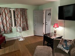 Boat House Ground Floor #2 - 1 Br Waterfront, Wifi 1 Bedroom Apts by R