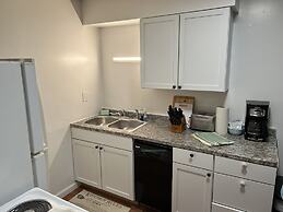 Boat House Ground Floor #2 - 1 Br Waterfront, Wifi 1 Bedroom Apts by R