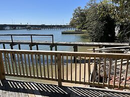 Boat House Studio - Water Front Pets Wifi Smart Tv Apts by RedAwning