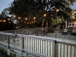 Boat House Studio - Water Front Pets Wifi Smart Tv Apts by RedAwning