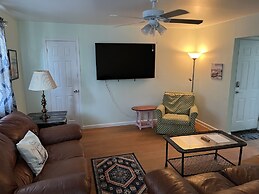 Boat House Apt. #3 - 2 Br, Water Front, Wifi, Pets 2 Bedroom Apts by R