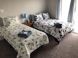 Mariners Cove 4 Bedroom Cottage by RedAwning