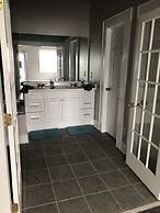 Mariners Cove 4 Bedroom Cottage by RedAwning