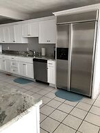 Mariners Cove 4 Bedroom Cottage by RedAwning