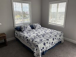 Mariners Cove 4 Bedroom Cottage by RedAwning