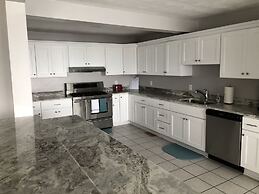 Mariners Cove 4 Bedroom Cottage by RedAwning