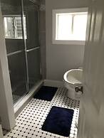 Mariners Cove 4 Bedroom Cottage by RedAwning