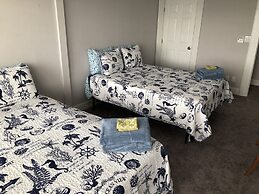 Mariners Cove 4 Bedroom Cottage by RedAwning