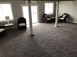 Mariners Cove 4 Bedroom Cottage by RedAwning