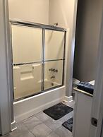 Mariners Cove 4 Bedroom Cottage by RedAwning