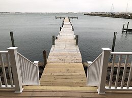 Mariners Cove 4 Bedroom Cottage by RedAwning