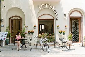 Lotus Home Cafe