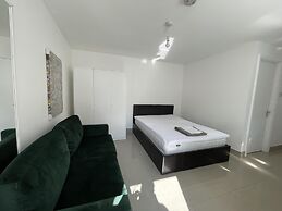 Immaculate 1-bed Studio in London