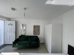 Immaculate 1-bed Studio in London