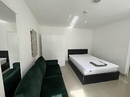 Immaculate 1-bed Studio in London