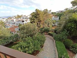 Beautiful 2-bed House in Saronida