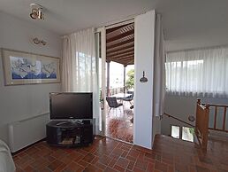 Beautiful 2-bed House in Saronida