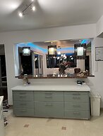 Luxurious 2-bed Seaside Apartment in Saronida