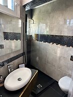 Luxurious 2-bed Seaside Apartment in Saronida