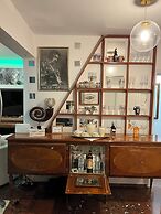 Luxurious 2-bed Seaside Apartment in Saronida