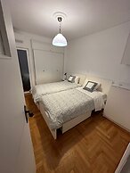 Luxurious 2-bed Seaside Apartment in Saronida