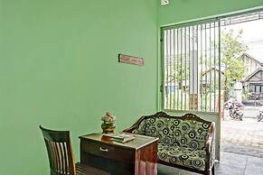 OYO 90729 Sekar Guest House Jember