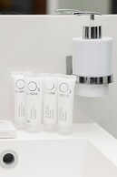 Bright Warsaw Apartment by Renters