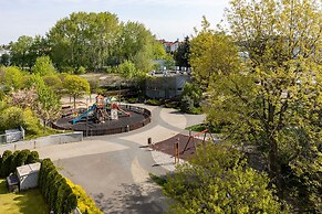 Bright Warsaw Apartment by Renters