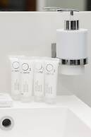 Bright Warsaw Apartment by Renters