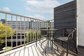 Bright Warsaw Apartment by Renters