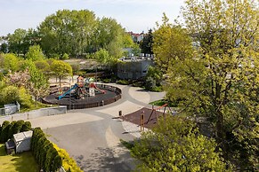 Bright Warsaw Apartment by Renters