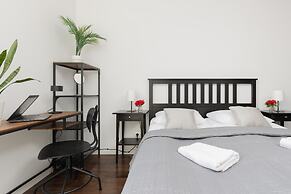 Bright Warsaw Apartment by Renters